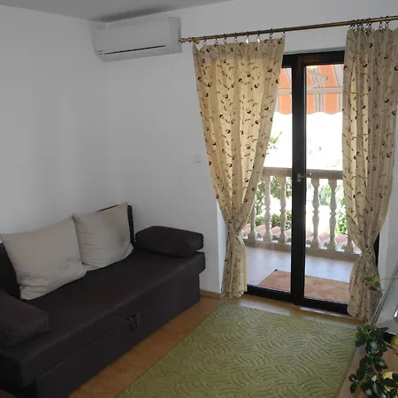 In Mit Terrasse Und Grill By Interhome Crikvenica