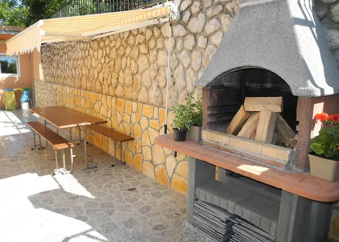 In Mit Terrasse Und Grill By Interhome Apartament