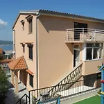 In Mit Terrasse Und Grill By Interhome Διαμέρισμα *