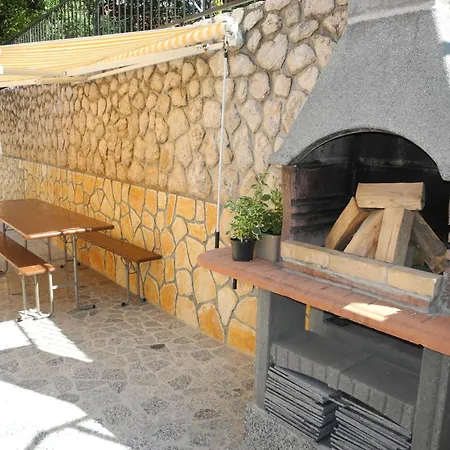 In Mit Terrasse Und Grill By Interhome Apartament